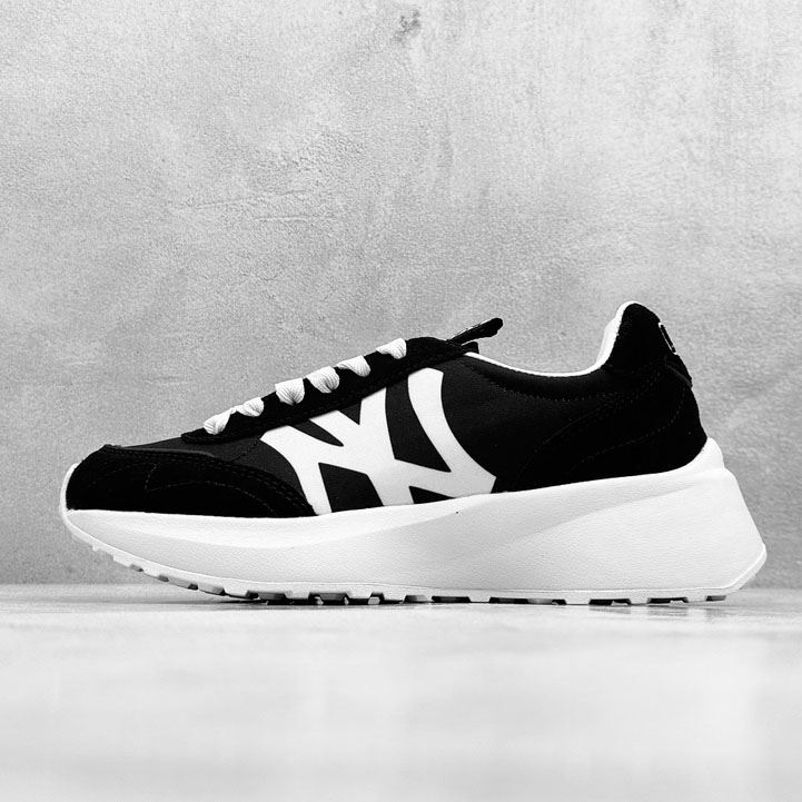 G*u*i casual shoes